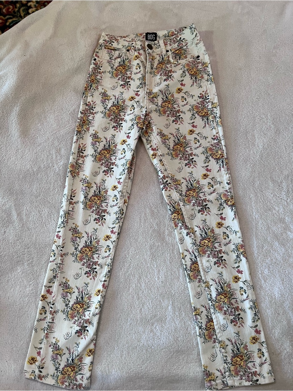 BDG Urban Outfitters girlfriend high rise vintage floral jeans 25